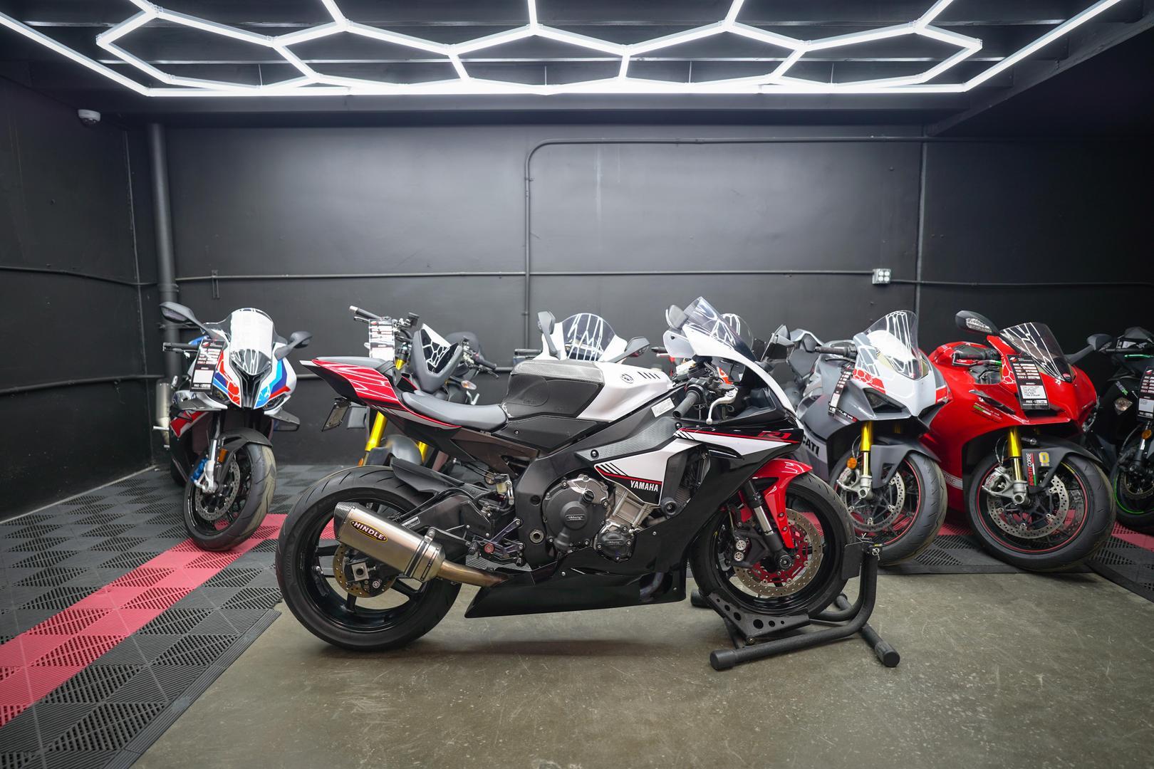 2016 r1s for sale hotsell