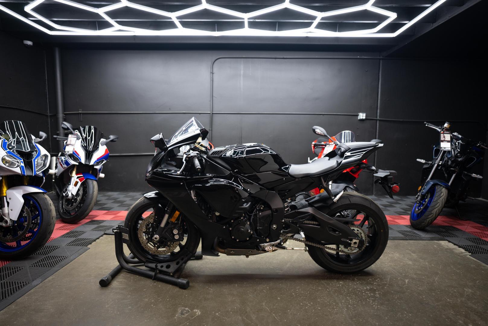 Used yamaha r1 hotsell